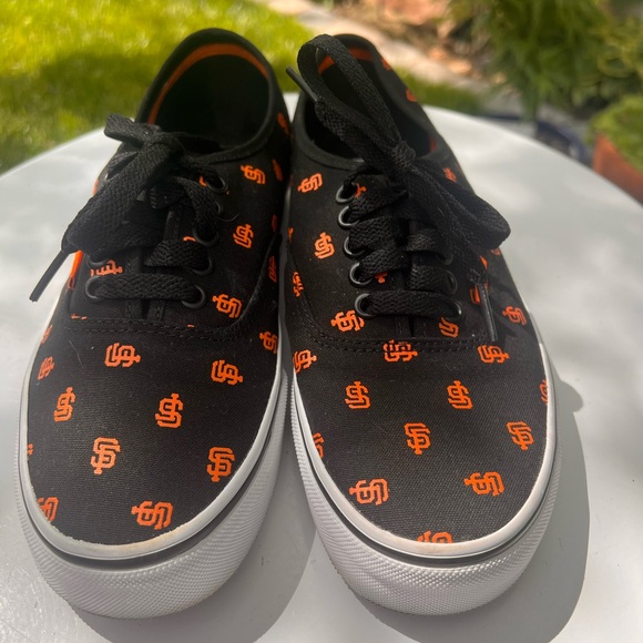 Van’s - Picture 4 of 5